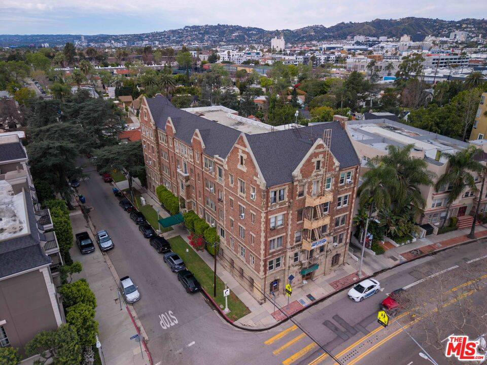 601  N Rossmore Ave 19BR Mid Wilshire La