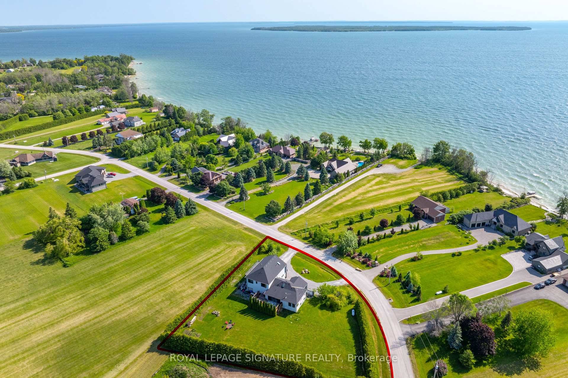 This Luxurious amp ; Modern Home Will Leave You Breathless With Unforgettable Sunsets On Lake Simcoe Aprox 4200 SqF Above Ground Finished Living Space approx 5800 SqF Quality craftsmanship Every ...