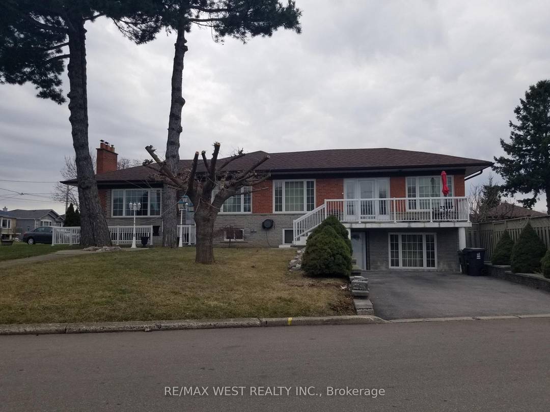 Bright one bedroom lower level walk out unit with separate front entry, ideal for one person amp ; located in a quiet neighbourhood.