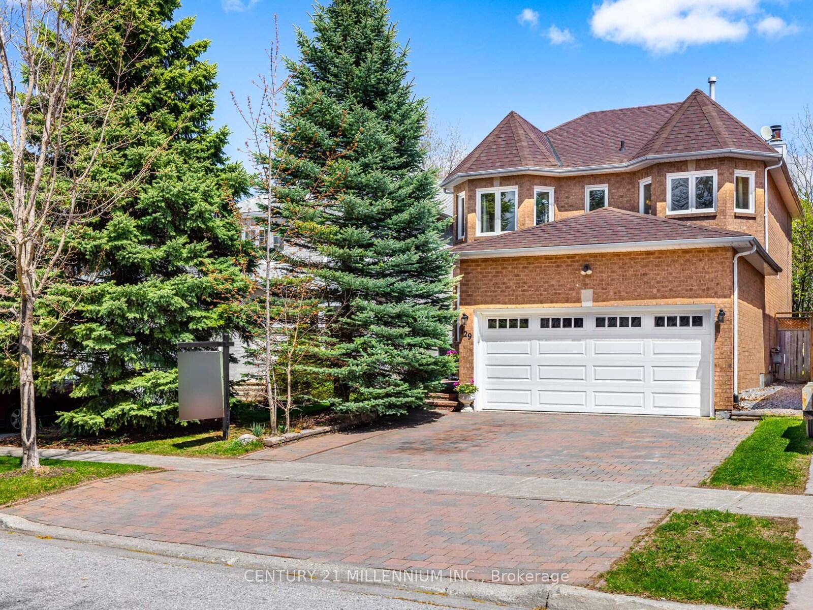 Beautiful Detached Home in Sought After Aurora Highlands.