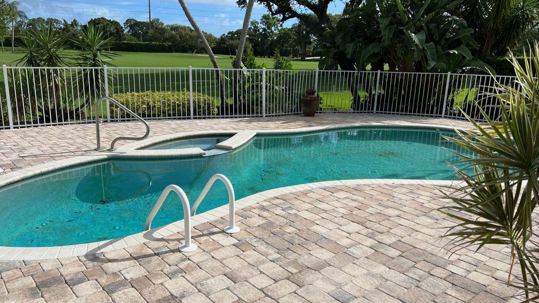 Step into the warm sunshine and embrace everything Eastpointe Country Club and Palm Beach Gardens have to offer.