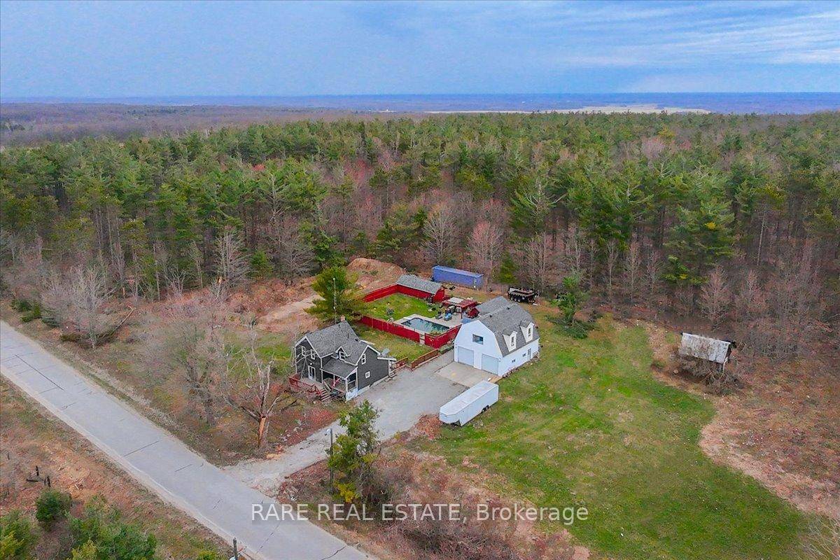 MOTIVATED SELLER QUICK CLOSING AVAILABLE Welcome to 6409 Line 9 North a peaceful country retreat offering year round enjoyment and modern comforts, all within easy reach of city amenities.