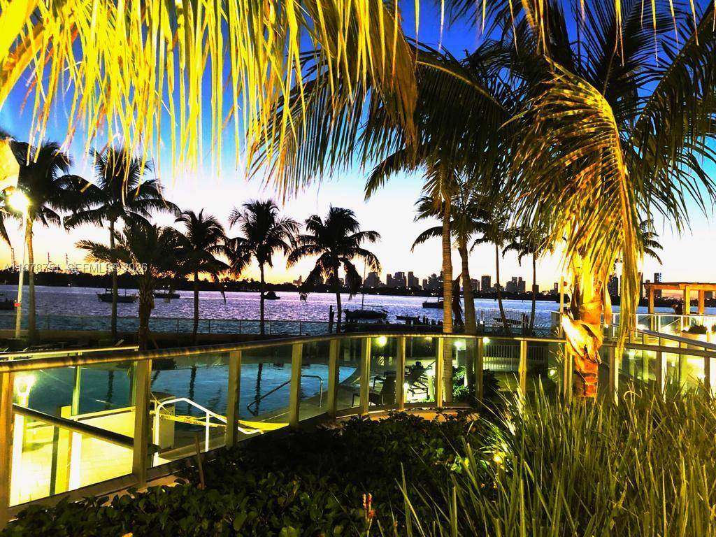 Experience luxury at Flamingo Point, a tropical paradise !