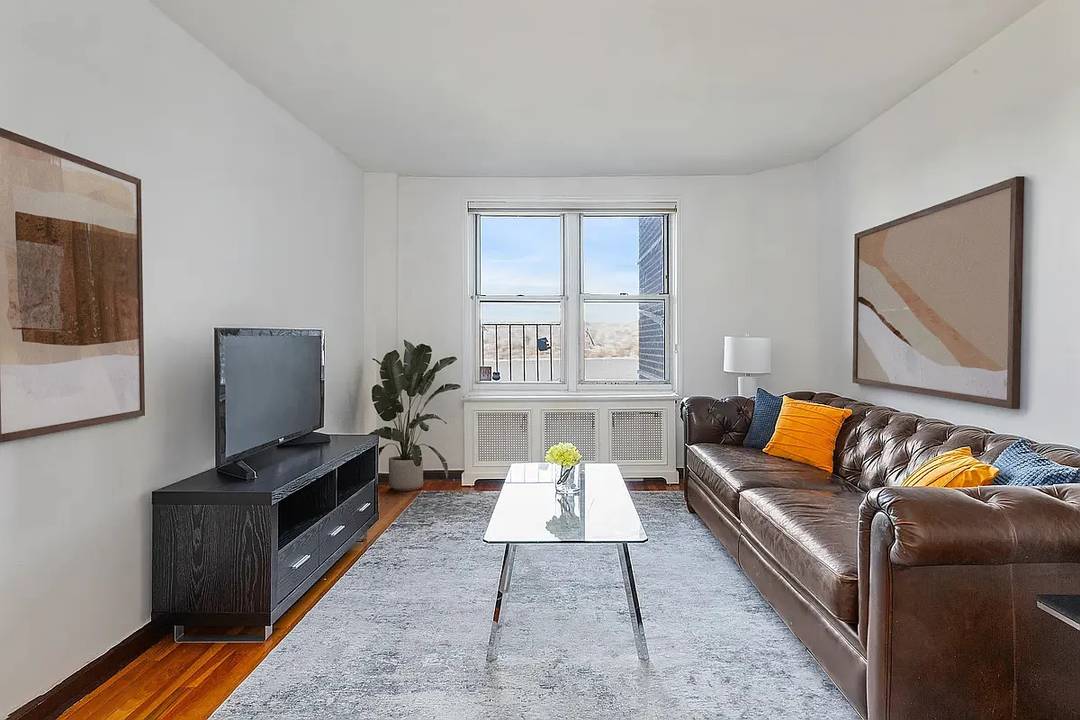 BACK ON THE MARKET WITH BRAND NEW APPLIANCES OPEN HUDSON RIVER VIEWS ?