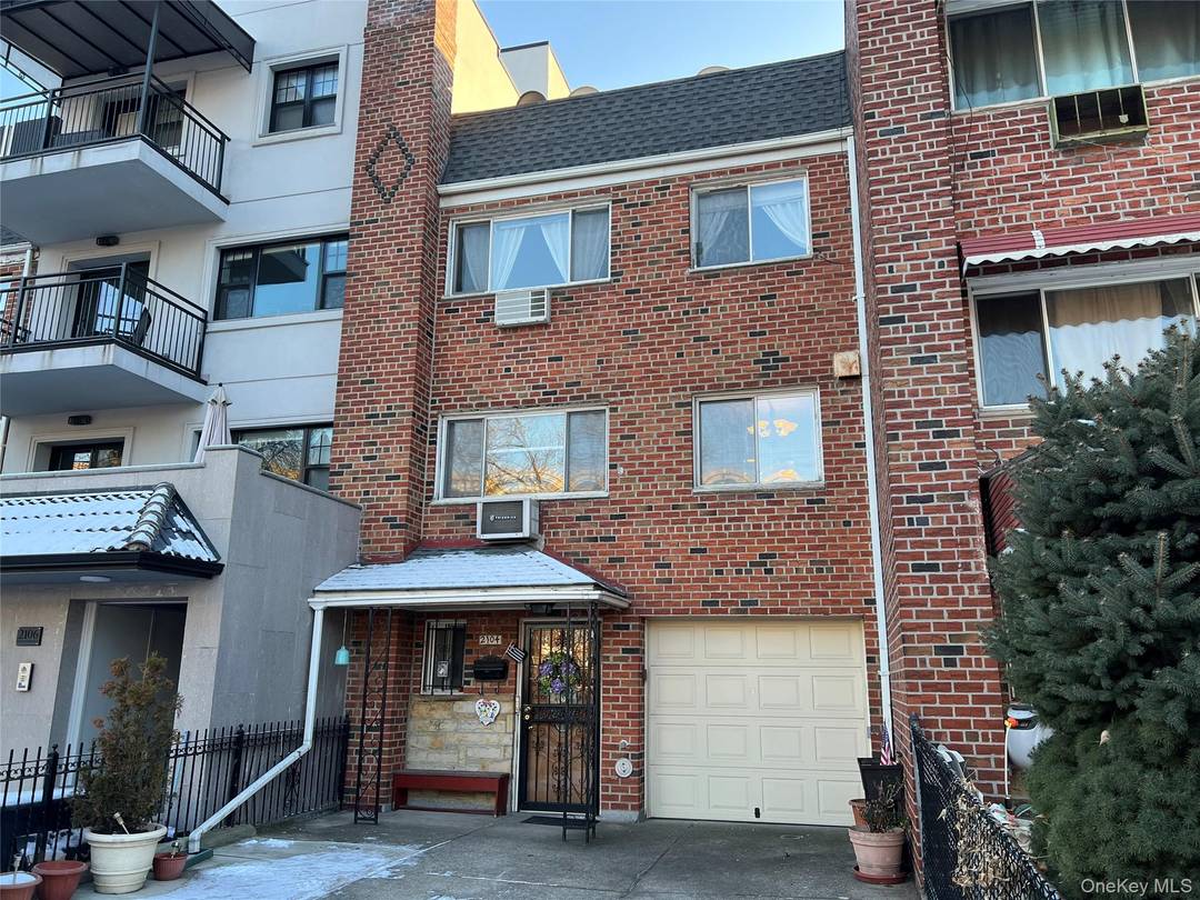 Welcome to this Astoria Rental.