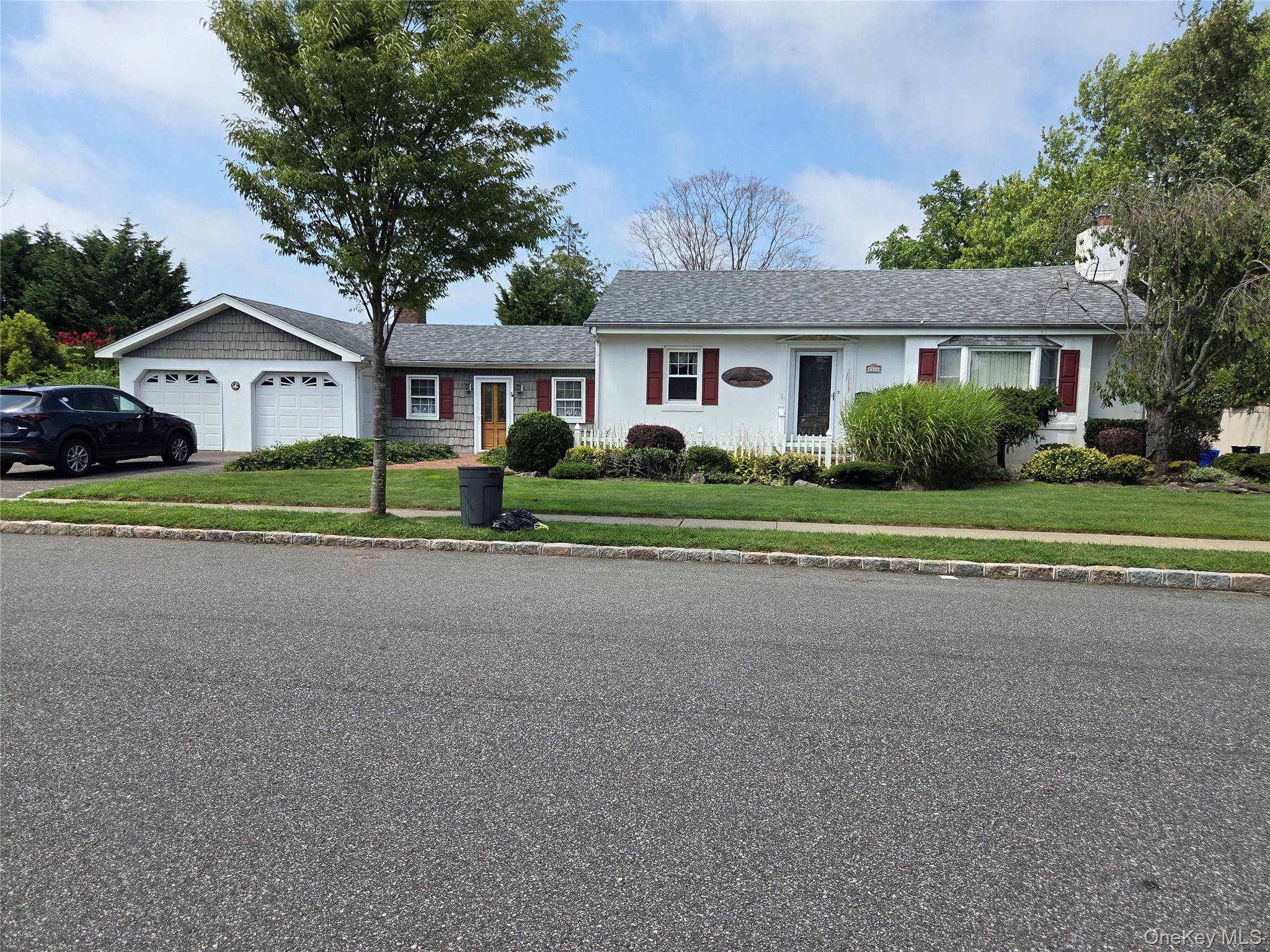 Lovely Ranch Home, near Tanner Park, Stores, Restaurants.