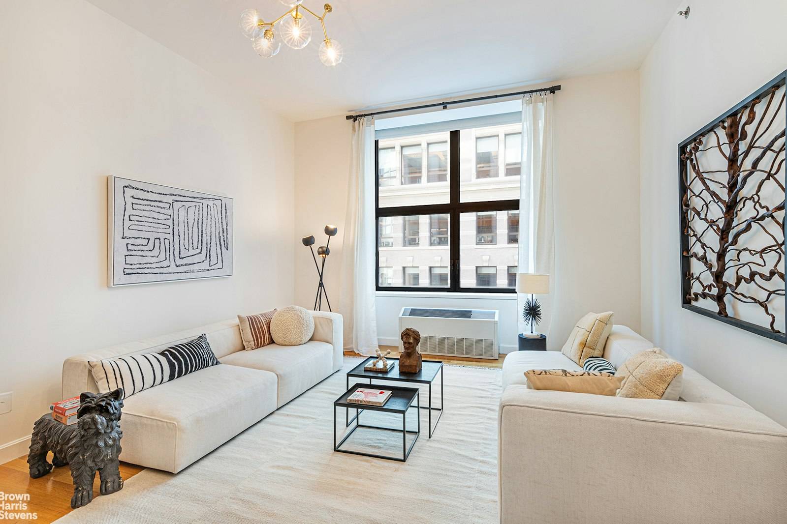 Rarely available ! Elegantly appointed one bedroom 240 Park Avenue South is a luxury condominium building located on 19th street amp ; Park Avenue South.