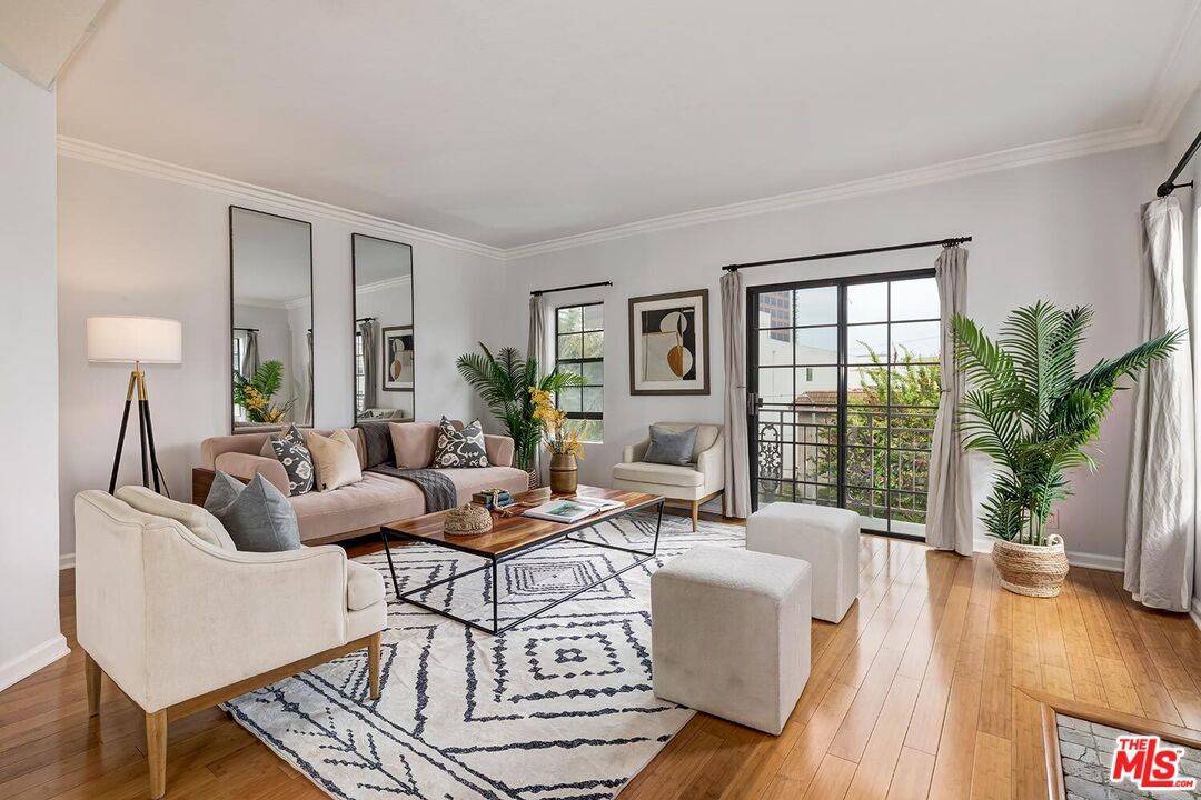 11827   Goshen Ave 2BR Brentwood La