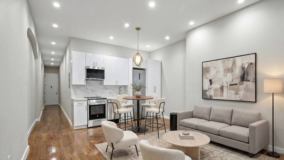 LARGE BRIGHT FOUR BEDROOM 2 BATHROOM in Prime Murray Hill !