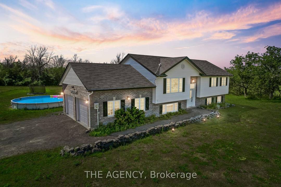 Welcome to your perfect family retreat in the heart of Prince Edward County !