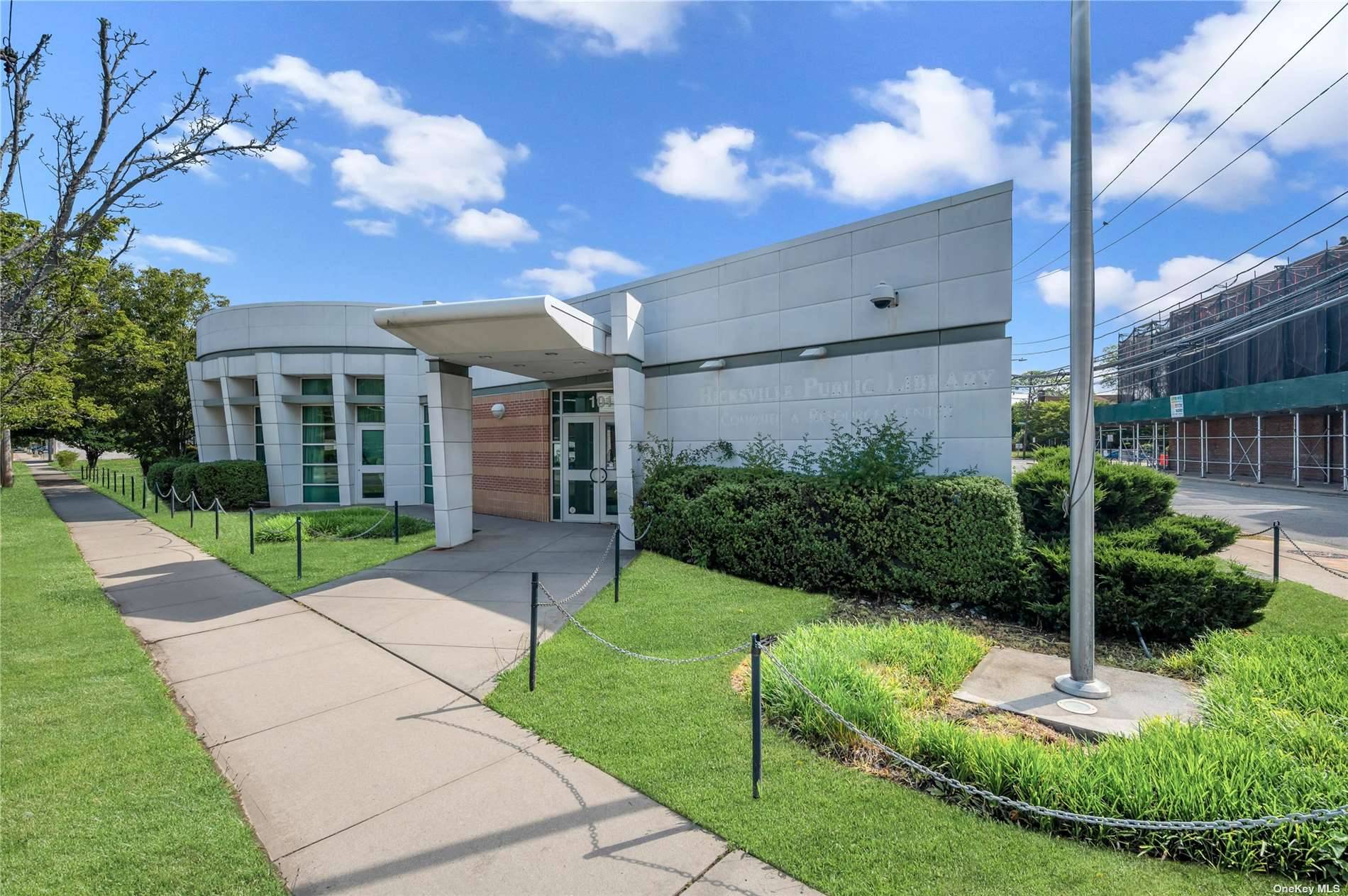 Great Foot Traffic ! ! Come check out this Historic Building in Hicksville.