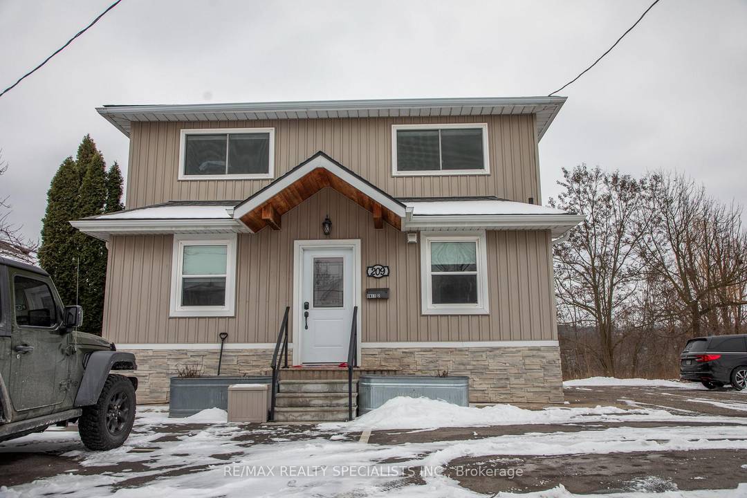 Beautiful and spacious renovated 2 bedroom, 1 bathroom home in St.