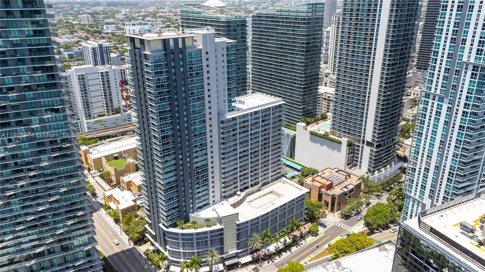 Exceptional Brickell Penthouse with Breathtaking Panoramic Views A rare 3 bed, 2 bath corner unit, featuring a stunning wraparound balcony with views of the Intracoastal Bay, Miami Skyline, and absolutely ...