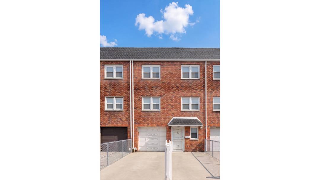 Multifamily Style Income Property Queens 6 bedrooms, 3 bathrooms, and 3 kitchens across a three level layout configured for multi unit living, offering an estimated rental income of 6, 000 ...
