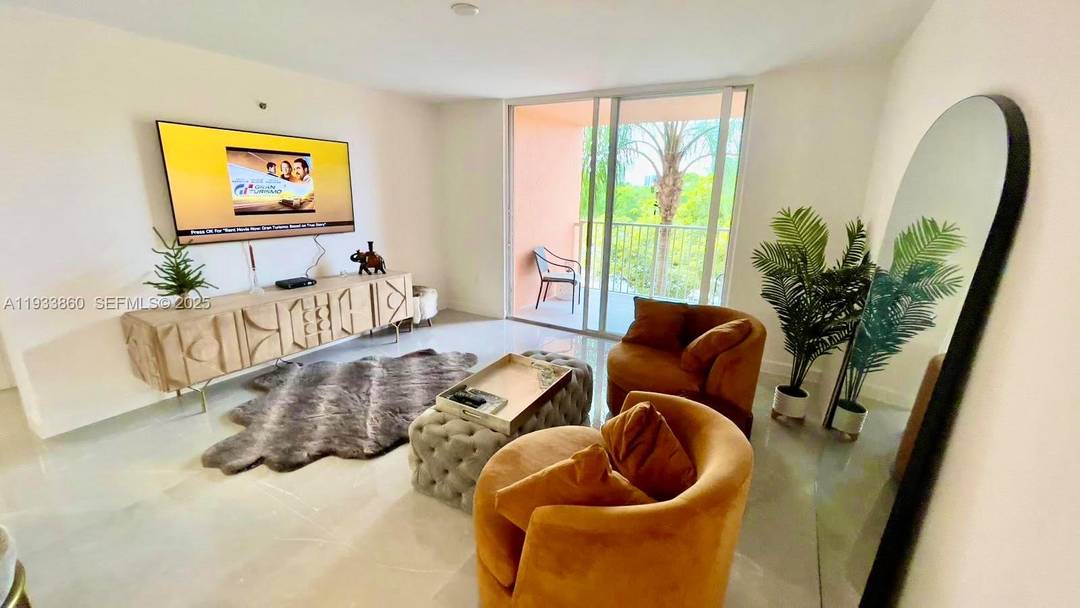 WELCOME TO SOUTH FLORIDA PARADISE !