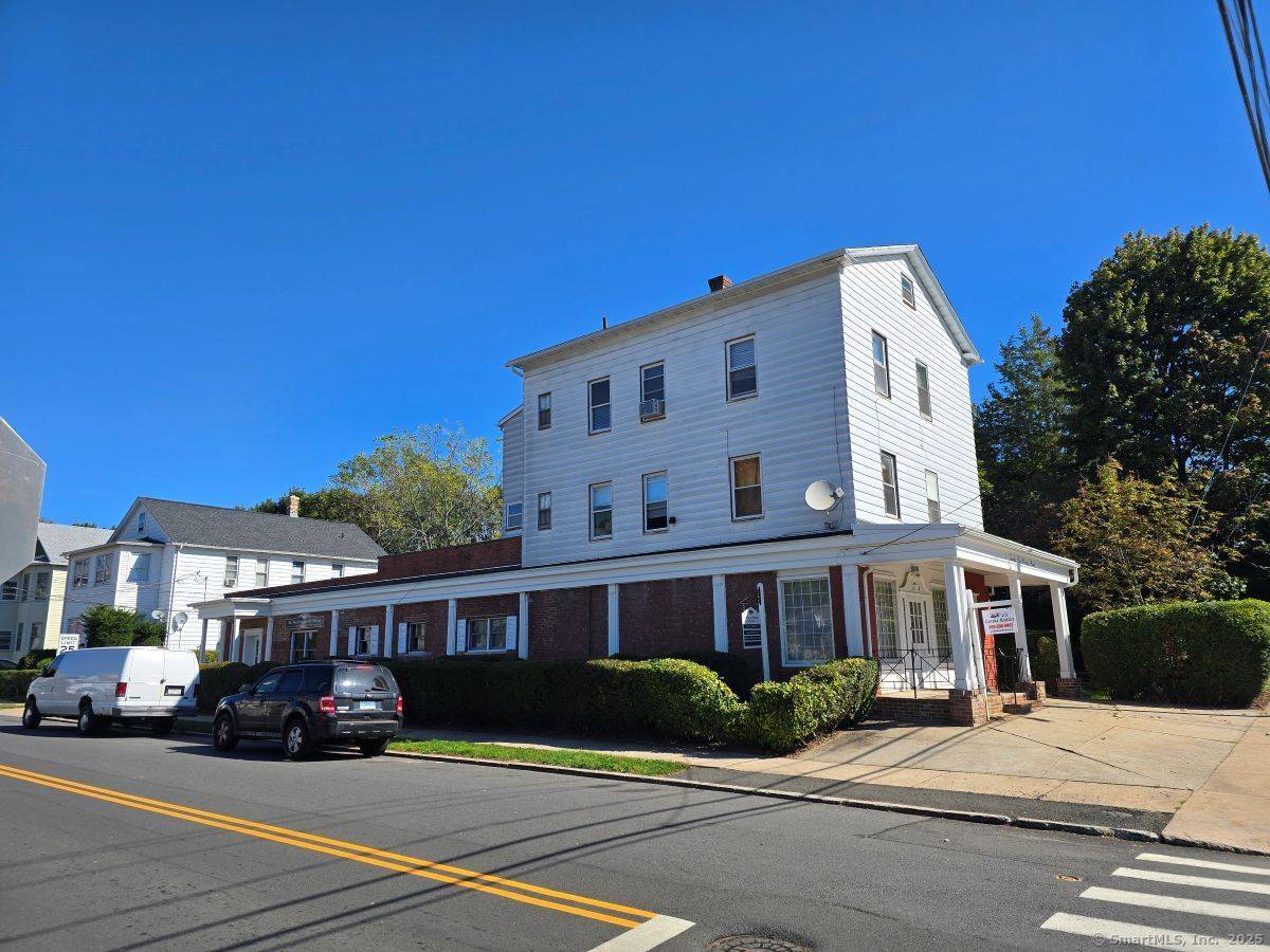 Great investment property opportunity mix use, 2 medical offices and 2 residential units.