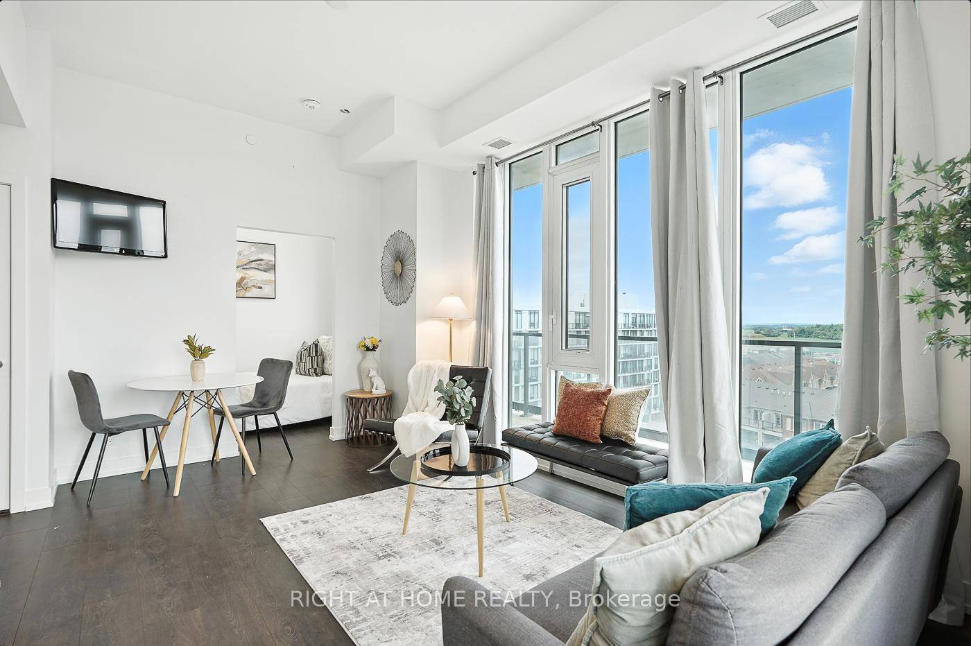 Modern corner unit condo with panoramic views !