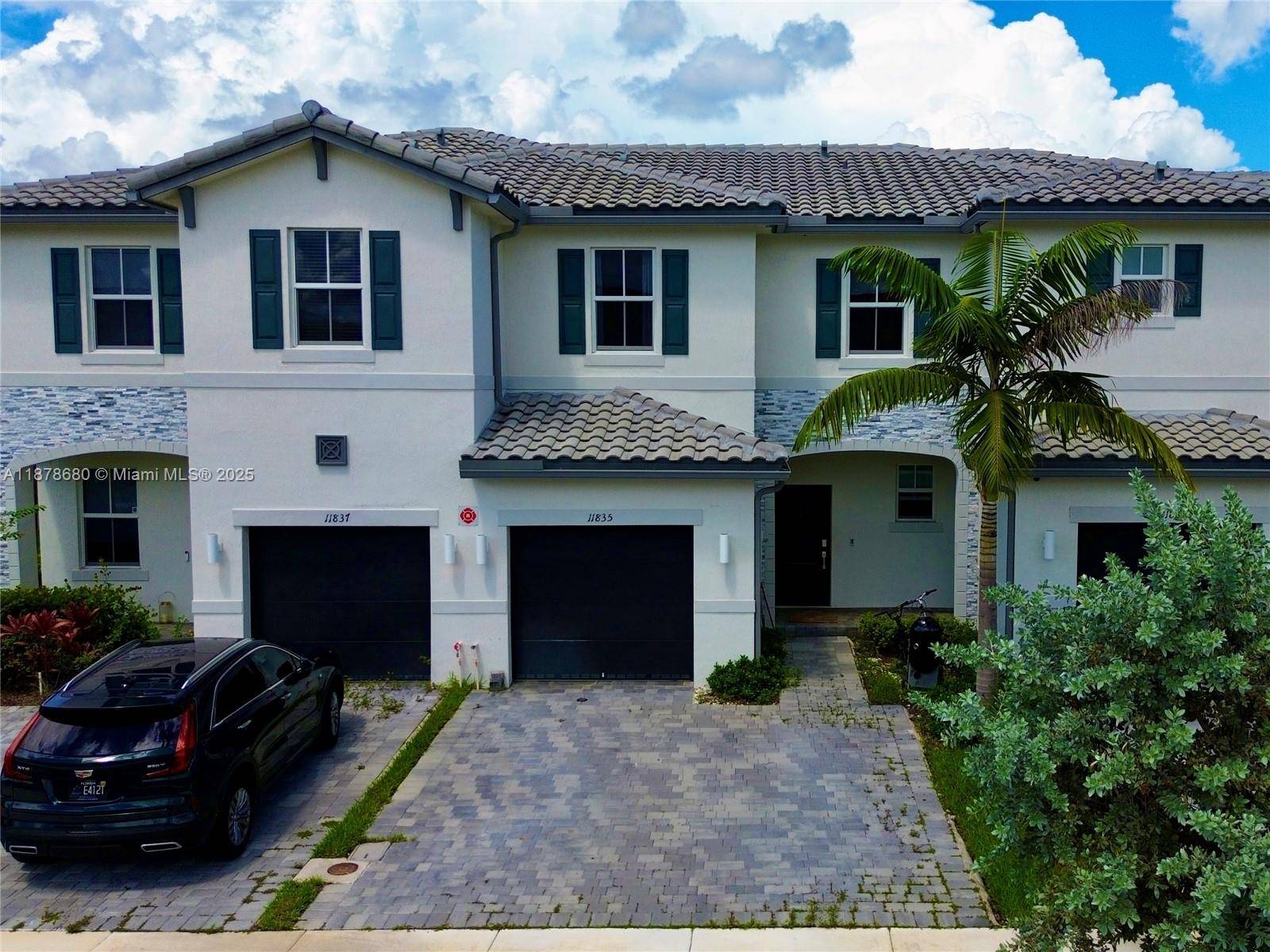 Discover this spectacular home situated in a prestigious area with excellent schools.