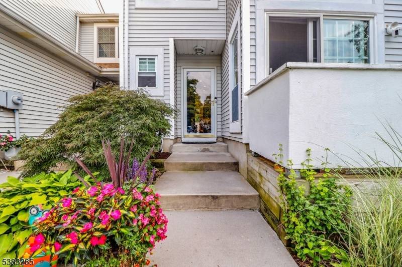 This beautifully updated, spacious and airy 2 bedroom, w den, 2.