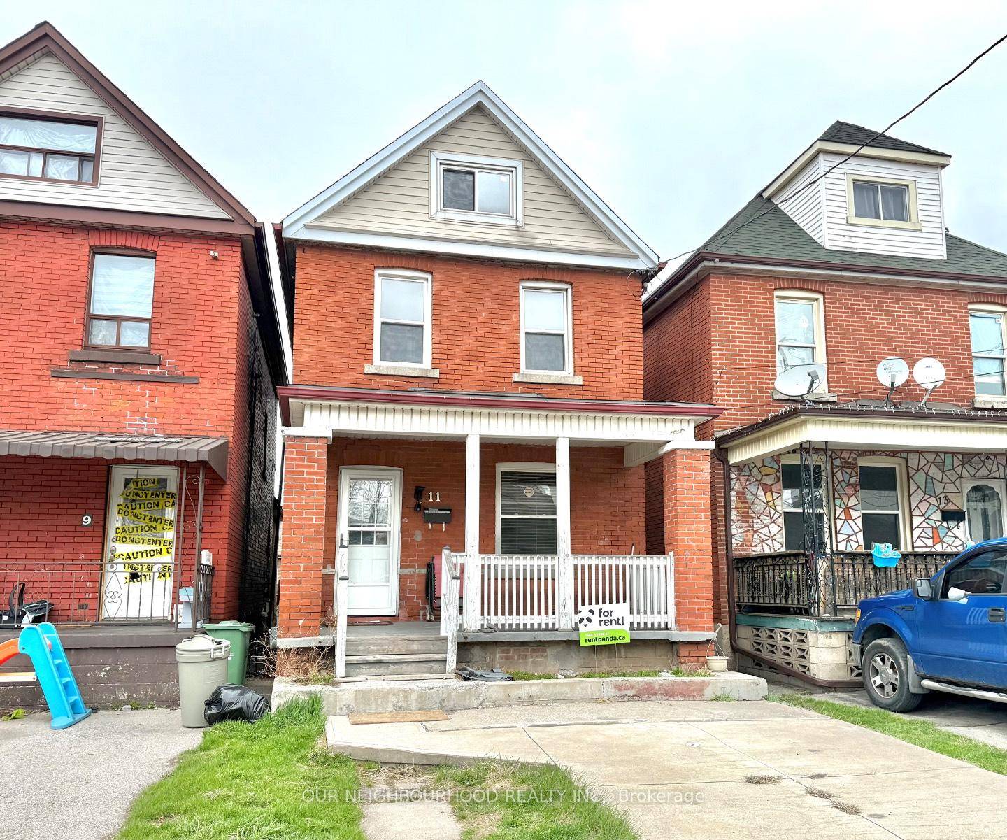 This bright and spacious 4 bedroom, 2 full bathroom upper unit in a detached home is located in a convenient and well connected neighbourhood in Hamilton.