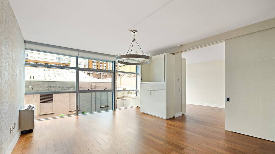 One bedroom, one bathroom designer showpiece in the incomparable Chelsea Modern Condominium !