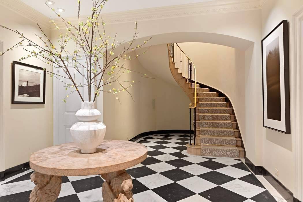 There exists but a very limited number of grand duplex maisonette apartments in Fifth Avenue s finest buildings.
