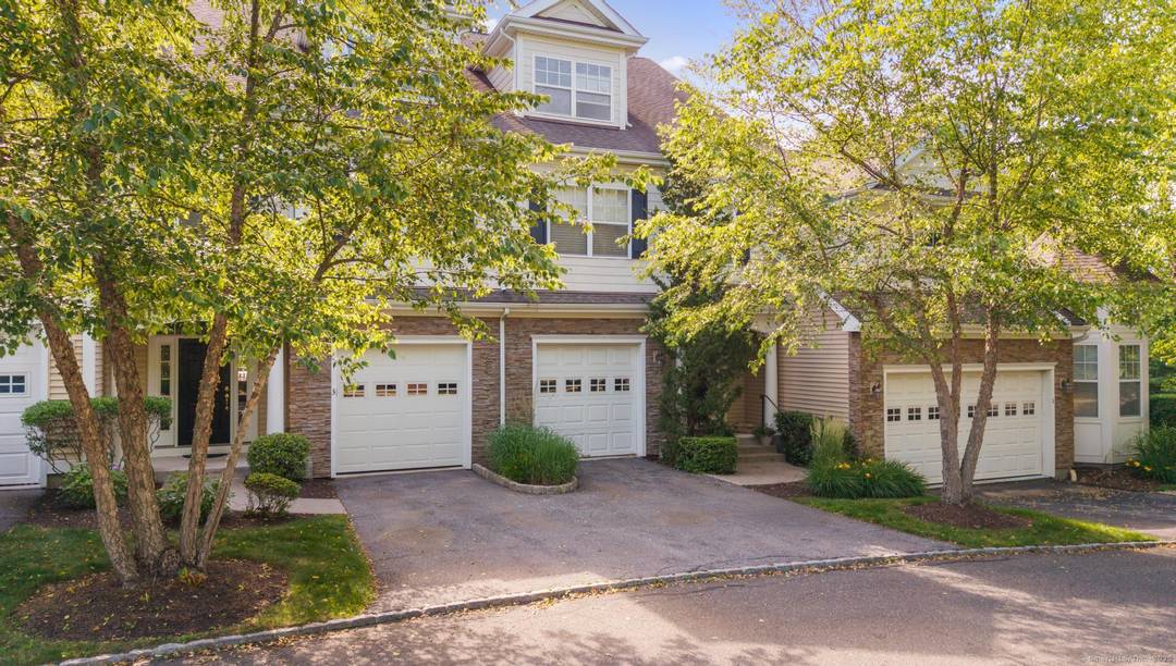 Beautiful 3 bedroom, 3. 5 bath 3179 Sqft townhouse with a 1 car garage located on of the best best private streets in the highly sought after Ridgewood community.