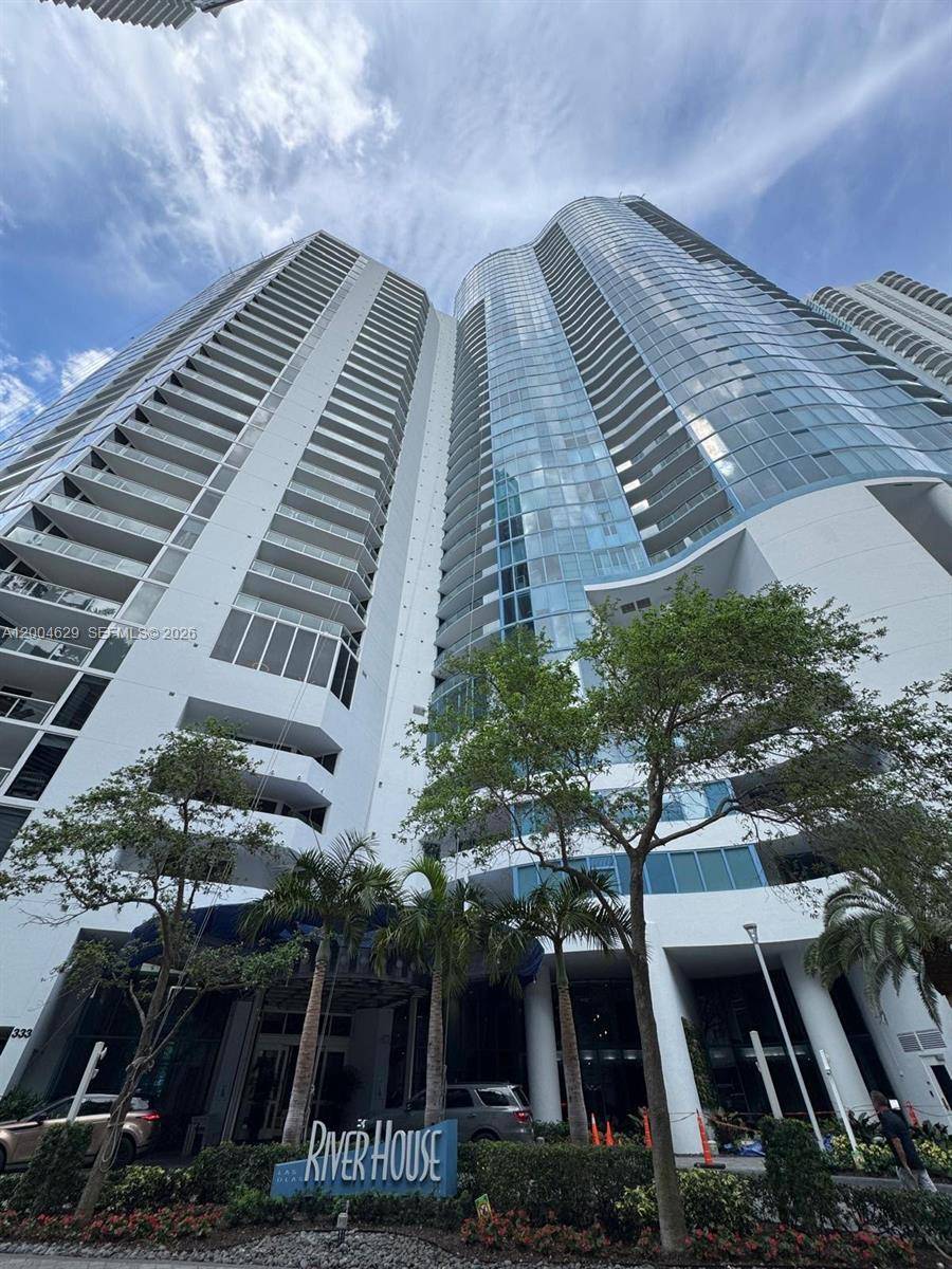 Nestled in the heart of Fort Lauderdale, the Las Olas River House redefines luxury living.