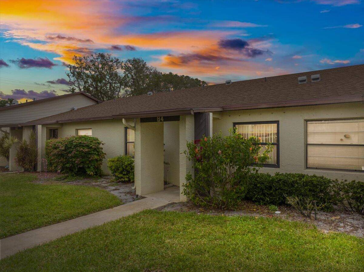 This cozy community offers easy living with with no shortage of nearby amenities, nestled between desirable Vero Beach and thriving Historic Downtown Fort Pierce.