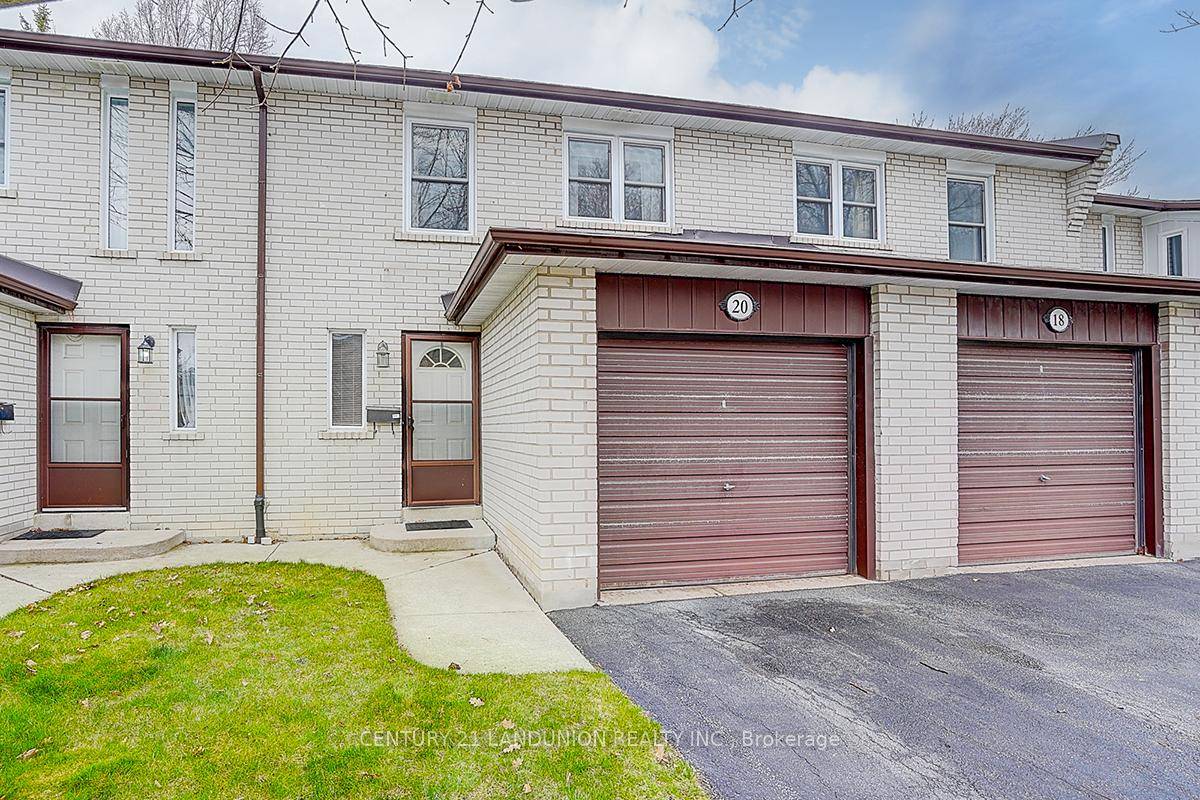 Well Maintained, Bright amp ; Larger 3 Bedroom Townhouse in a Highly Desirable Thornhill Neighborhood.