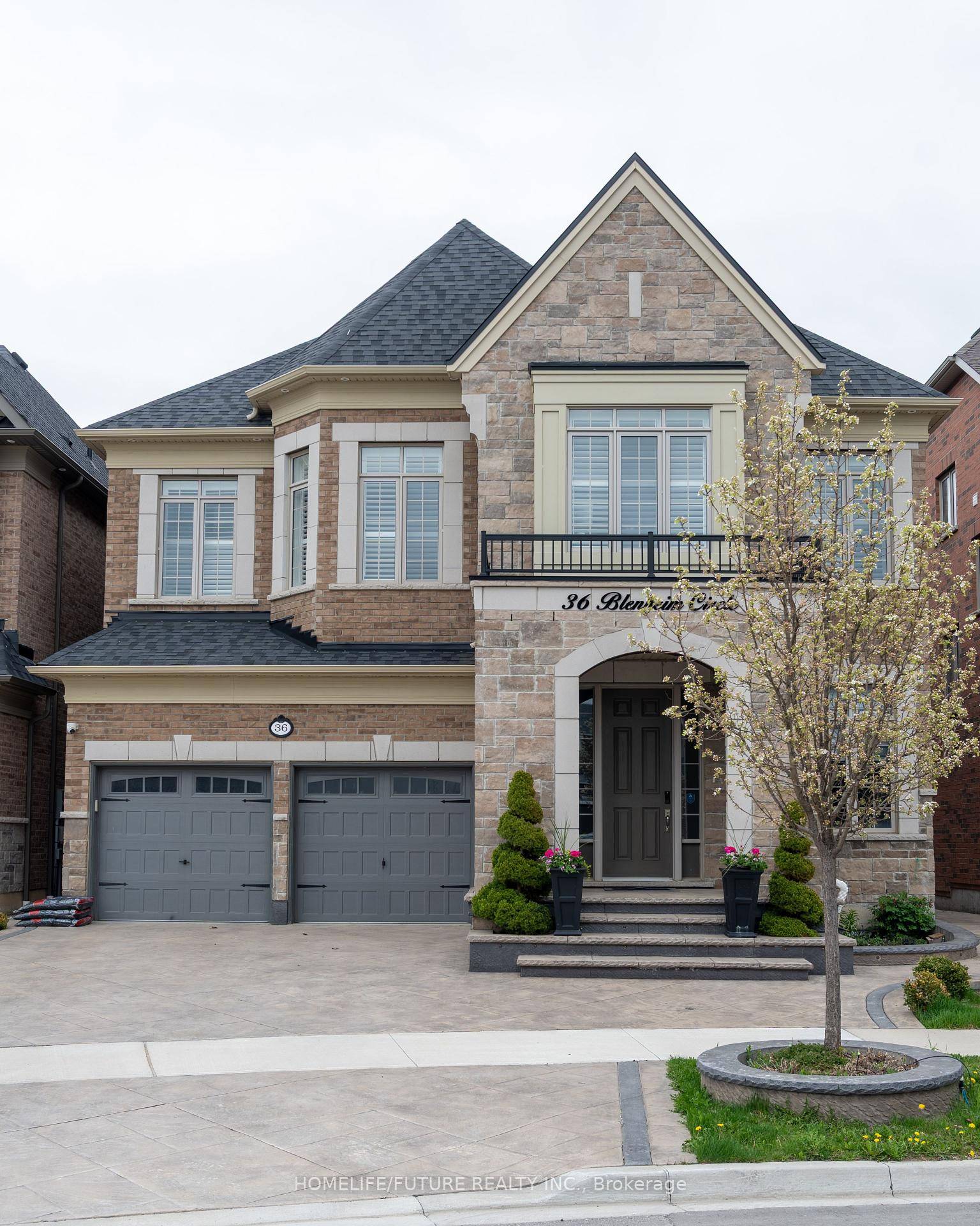 Wow ! Wow ! Stunning Detached Full Brick Home With Ravine Views !