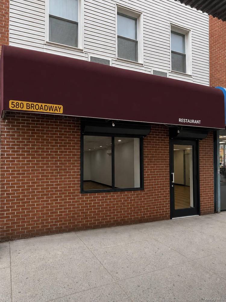 NEW RETAIL SPACE FOR LEASE 580 BROADWAY WILLIAMSBURG, BROOKLYN Exceptional opportunity to lease a fully renovated 1, 400 SF retail space in the heart of Williamsburg, Brooklyn.