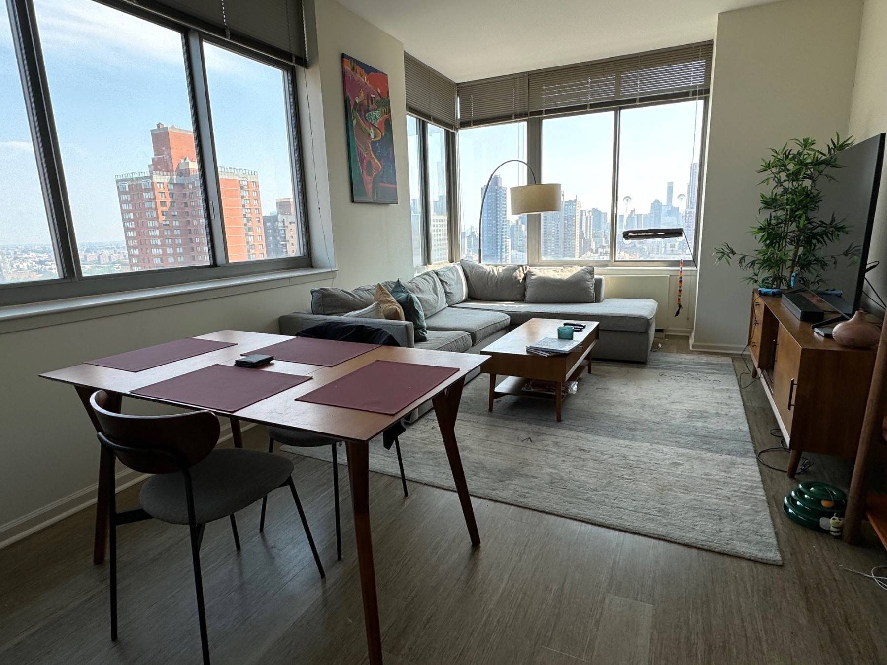 Imagine waking up every morning to breathtaking, unobstructed river and city views from the comfort of your own corner windows, with double exposure to soak up the natural light.