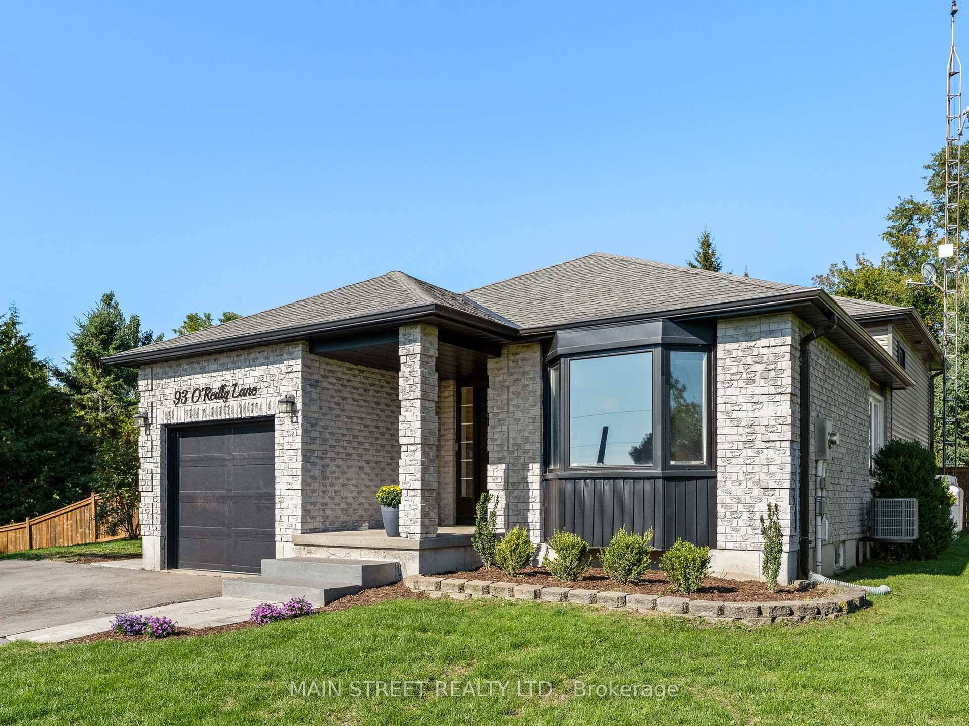 Perfect for first time buyers or downsizers, this lovely family home has lake views and is a short walk to water access boat launch and a great park.