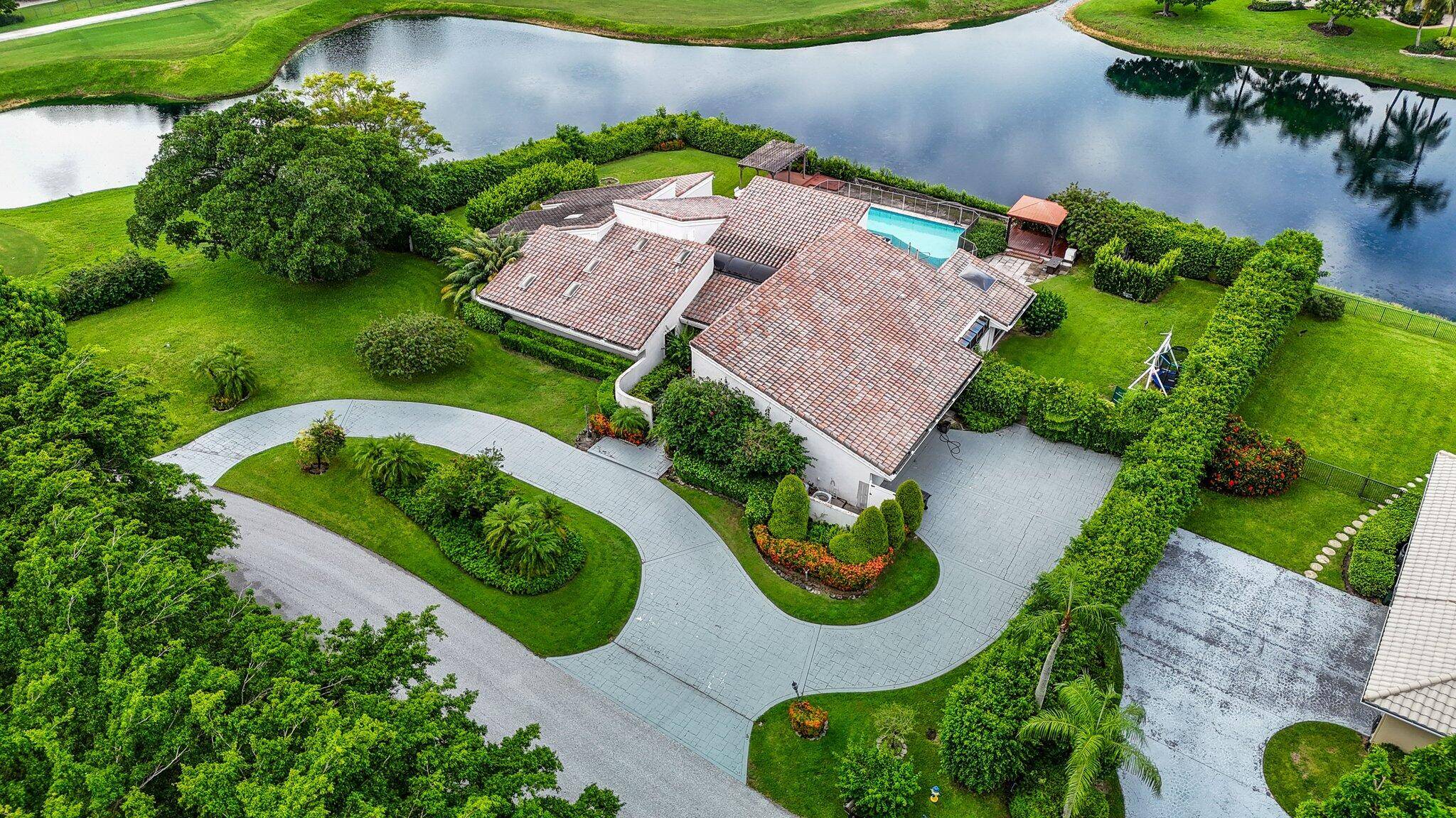 Welcome to 360 Glenwood Drive, a unique opportunity to create your dream home on a stunning.