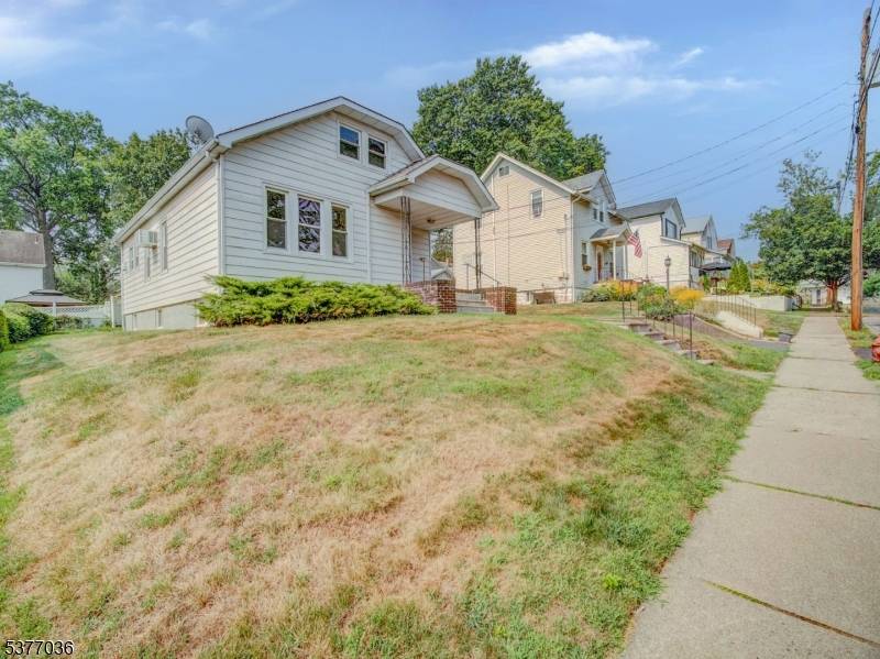 Welcome to this charming ranch style home !