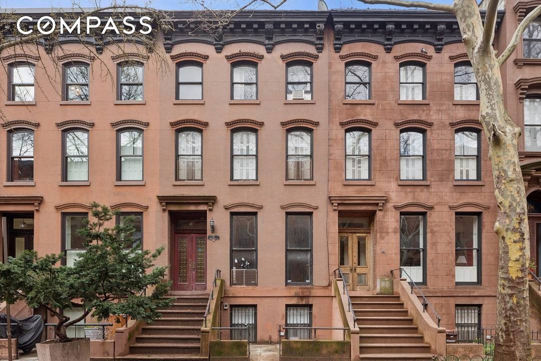 On one of Fort Greene s most coveted brownstone blocks, just nine houses from the park, this distinguished 1864 Italianate brownstone with soaring floor to ceiling parlor windows presents a ...