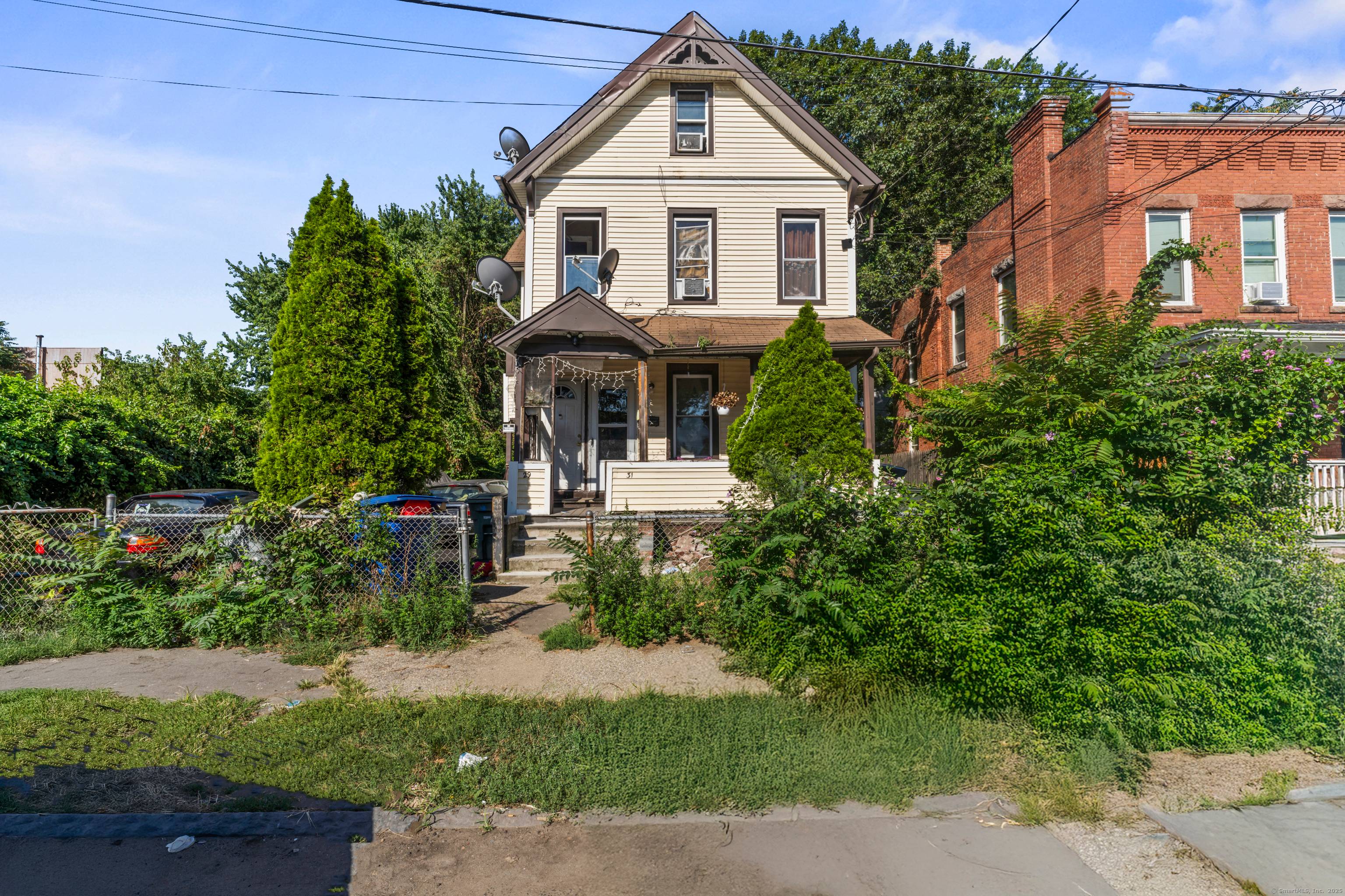 27 31 Bunnell Street is ready for its new owner.