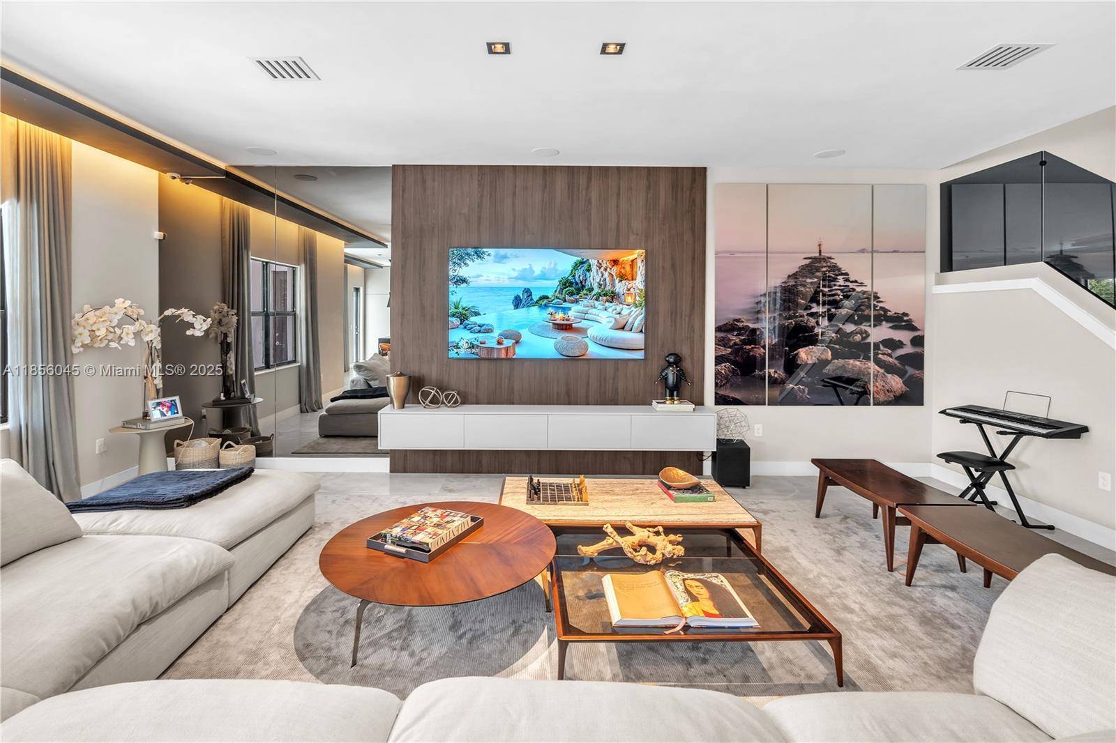 PICTURES ARE REAL ! Luxury amp ; comfort meet in this stunning 5BR 4.