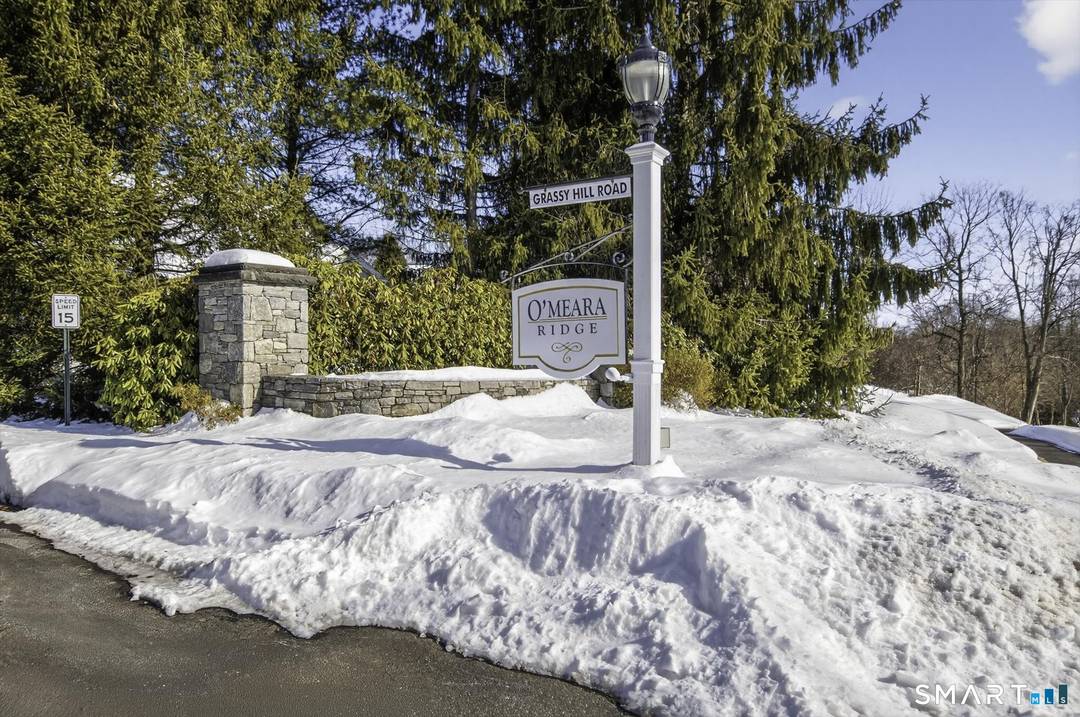 Welcome to effortless living in O'Meara Ridge, a sought after 55 community in Farmington.