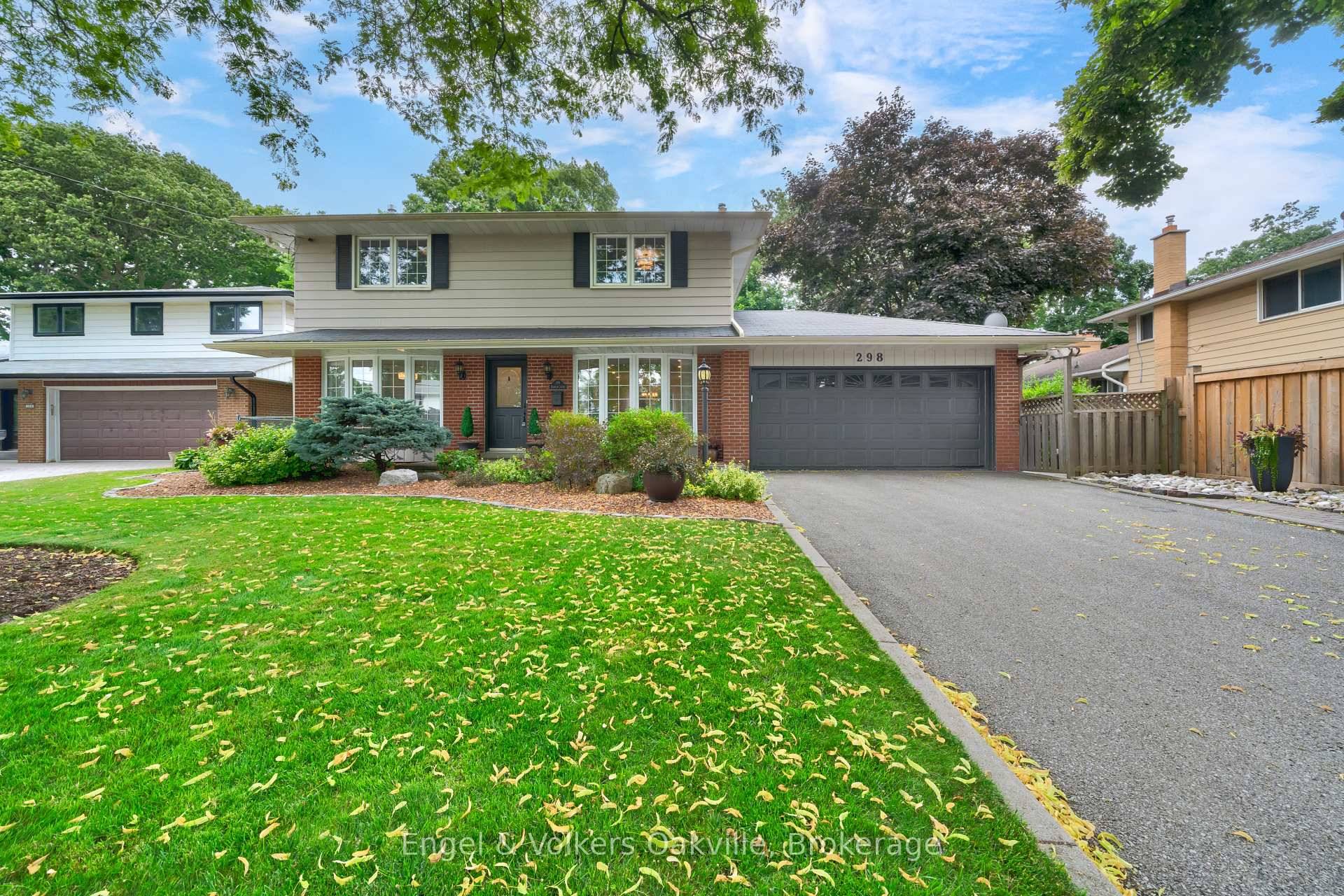 Turn Key Detached 4 Bedroom Home nestled on a quiet court within a highly desirable school district in Cooksville Mississauga !