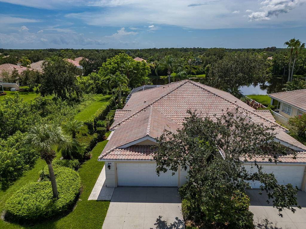 Welcome to your seasonal pool home in Hobe Sounds desirable Lost Lake community.