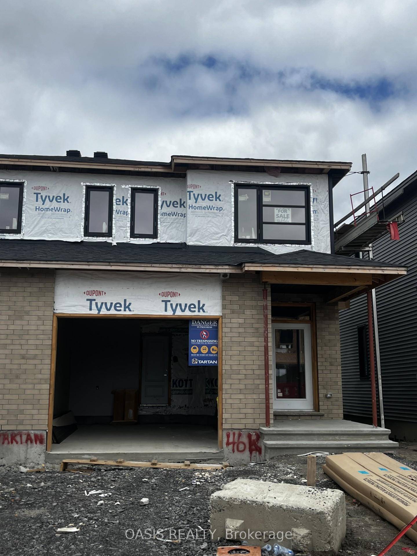 September 10th possession for this spacious and beautiful Ivy model semi detached home from Tartan Homes in Findlay Creek !