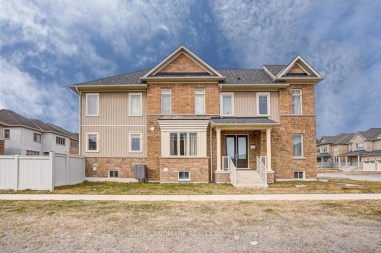 Beautiful and Functional 4 bed 4 bath built by Aspen Ridge Homes.