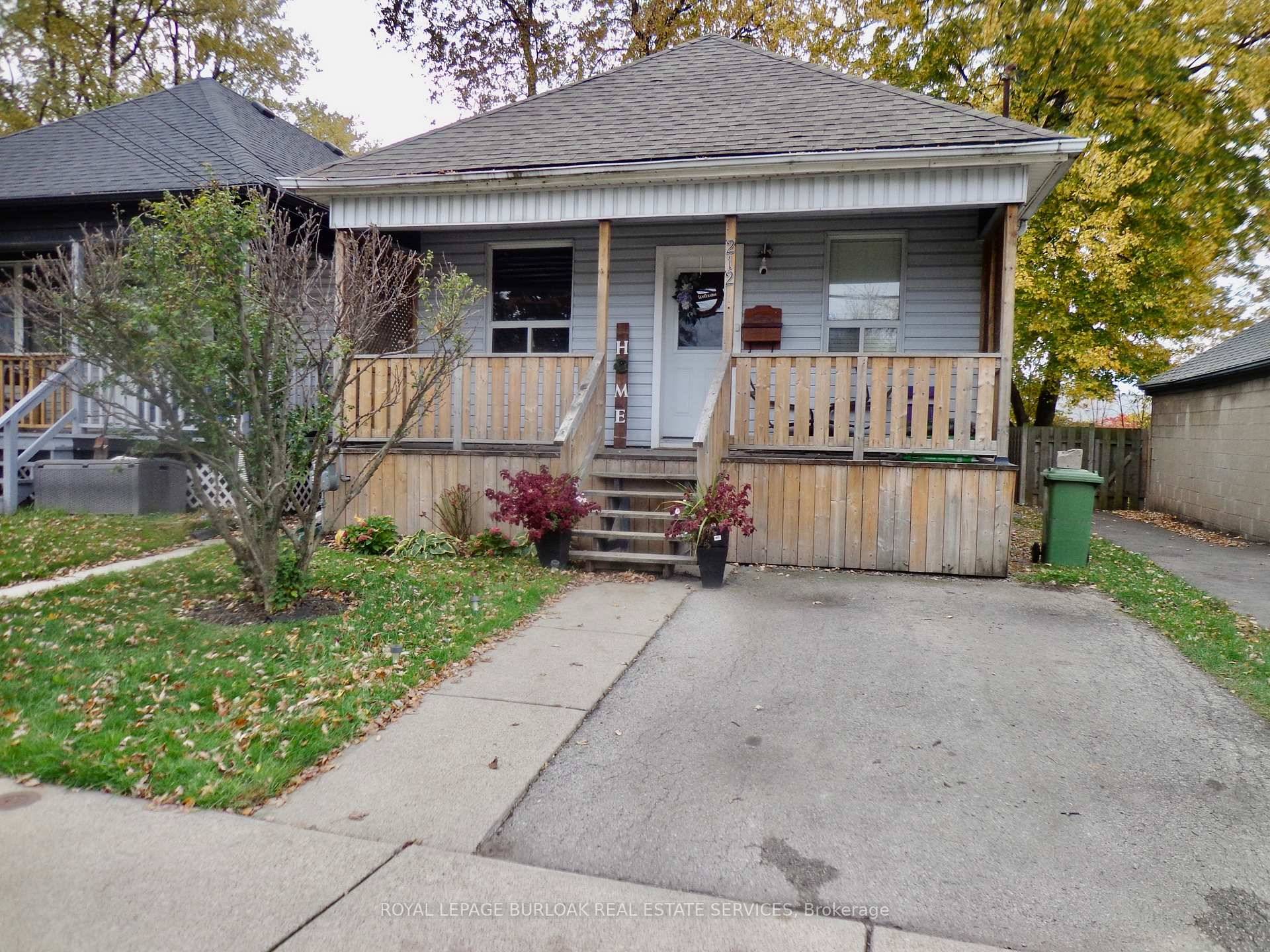 Smart, well appointed 1 bedroom home plus den, ideal for a single or professional couple.