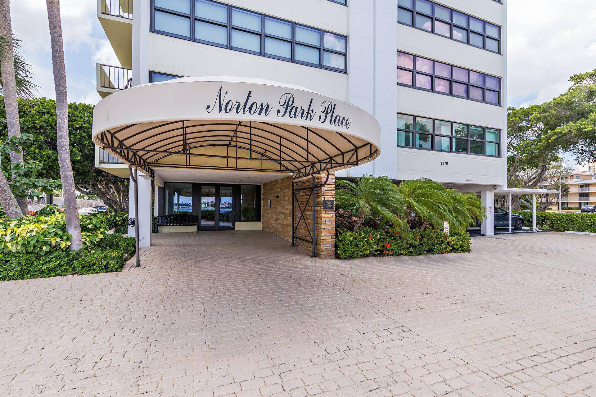 Bright and open South facing two bedrooms, 2 bath condo with South facing water views from balcony.