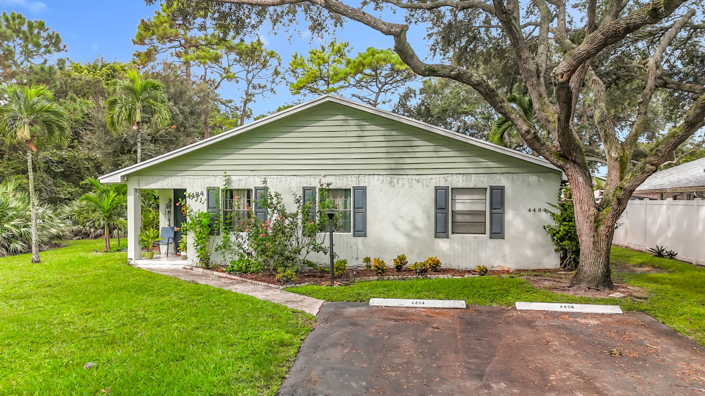 Welcome home to this 3 bed, 2 bath villa in Walden Pond sits on a premium lot with no side neighbors and beautiful green space offering rare privacy and a ...