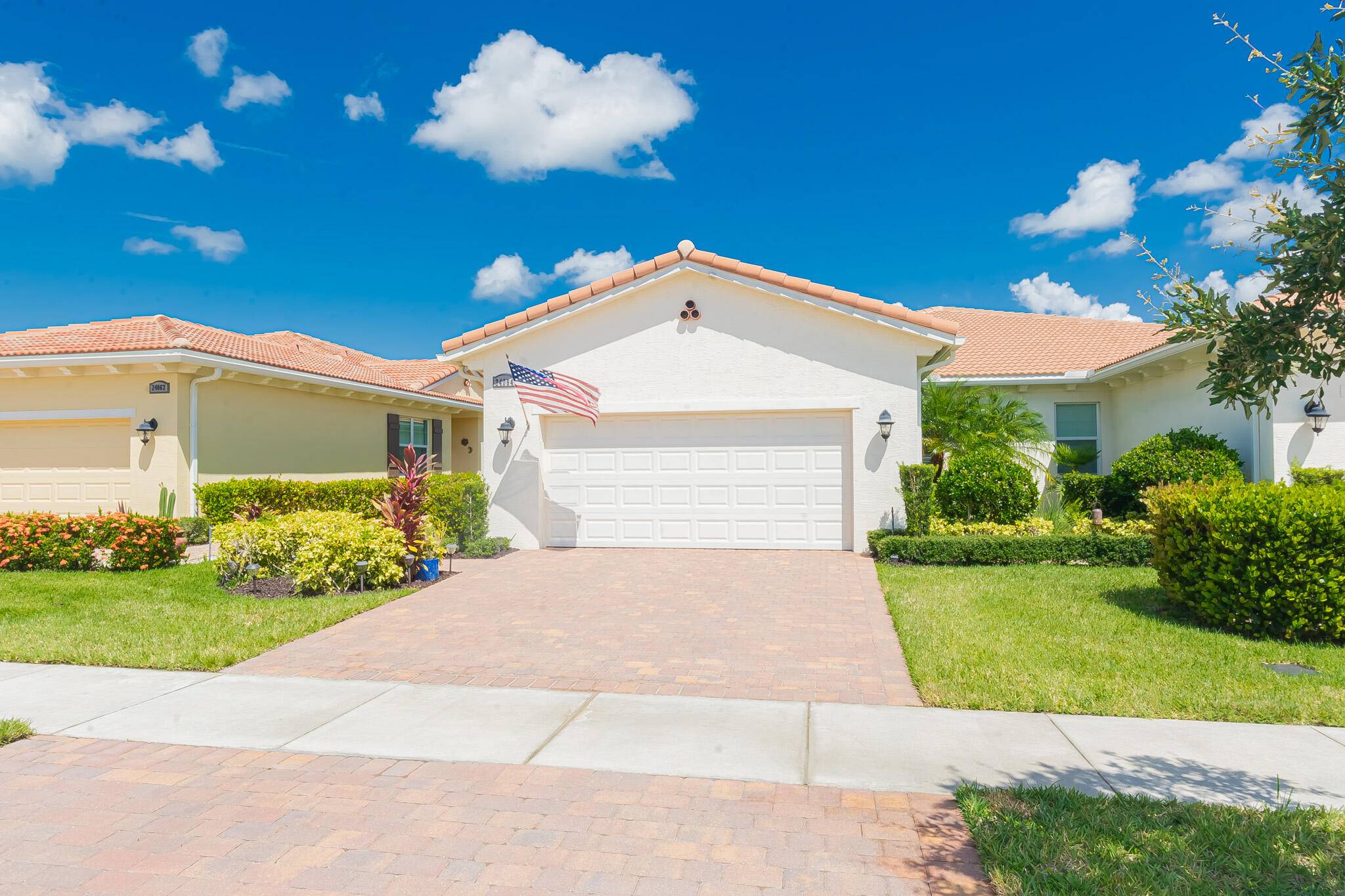 FABULOUS LAKEFRONT VILLA IN PGA VERANO !
