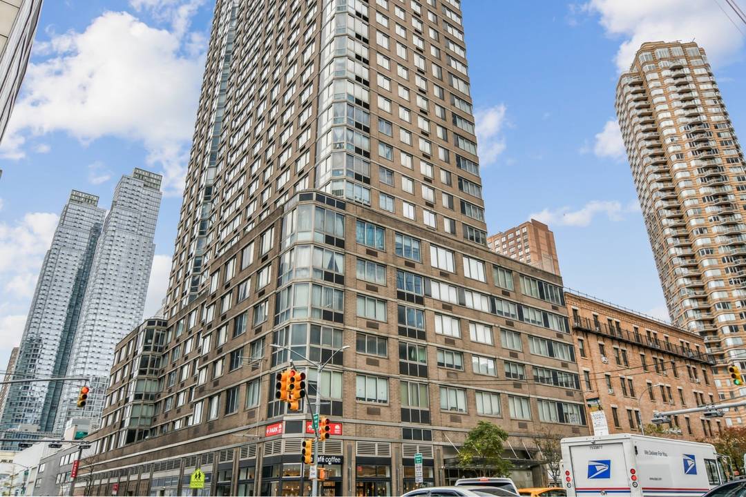 Nestled on 10th Avenue just south of 42nd Street, Hudson Landing stands as a beacon of luxury in the heart of Hells Kitchen's vibrant nightlife and dining scene.