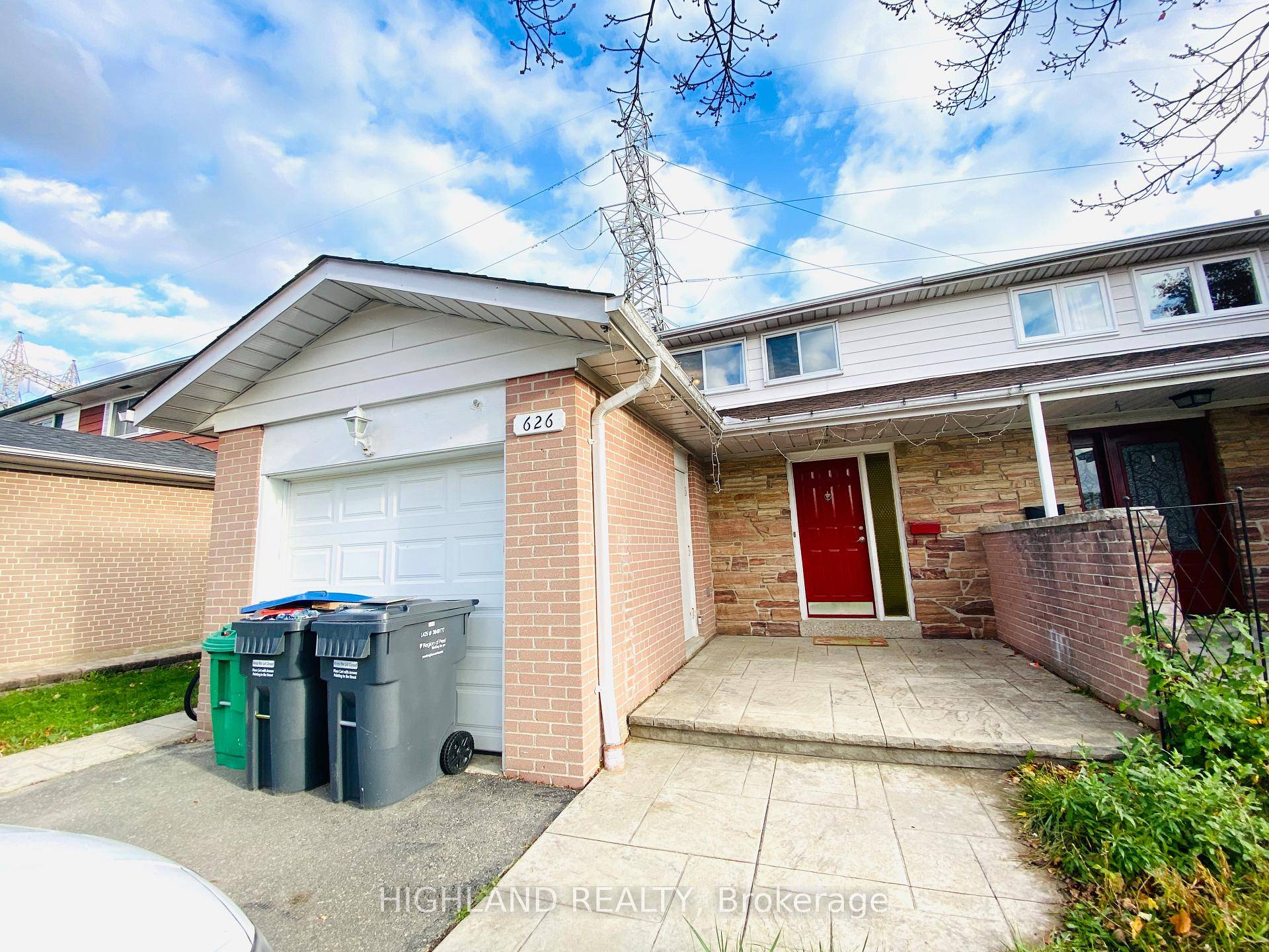 Welcome to your new home in the heart of Cooksville, one of Mississauga's most desirable and family friendly neighborhoods !